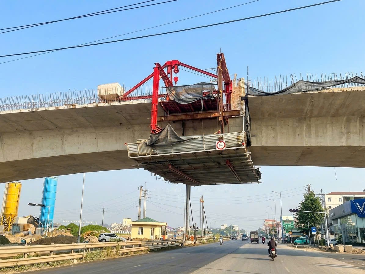 Cầu Vành đai 4 đang thi công đoạn vượt Quốc lộ 1A ở xã Thường Tín, Hà Nội